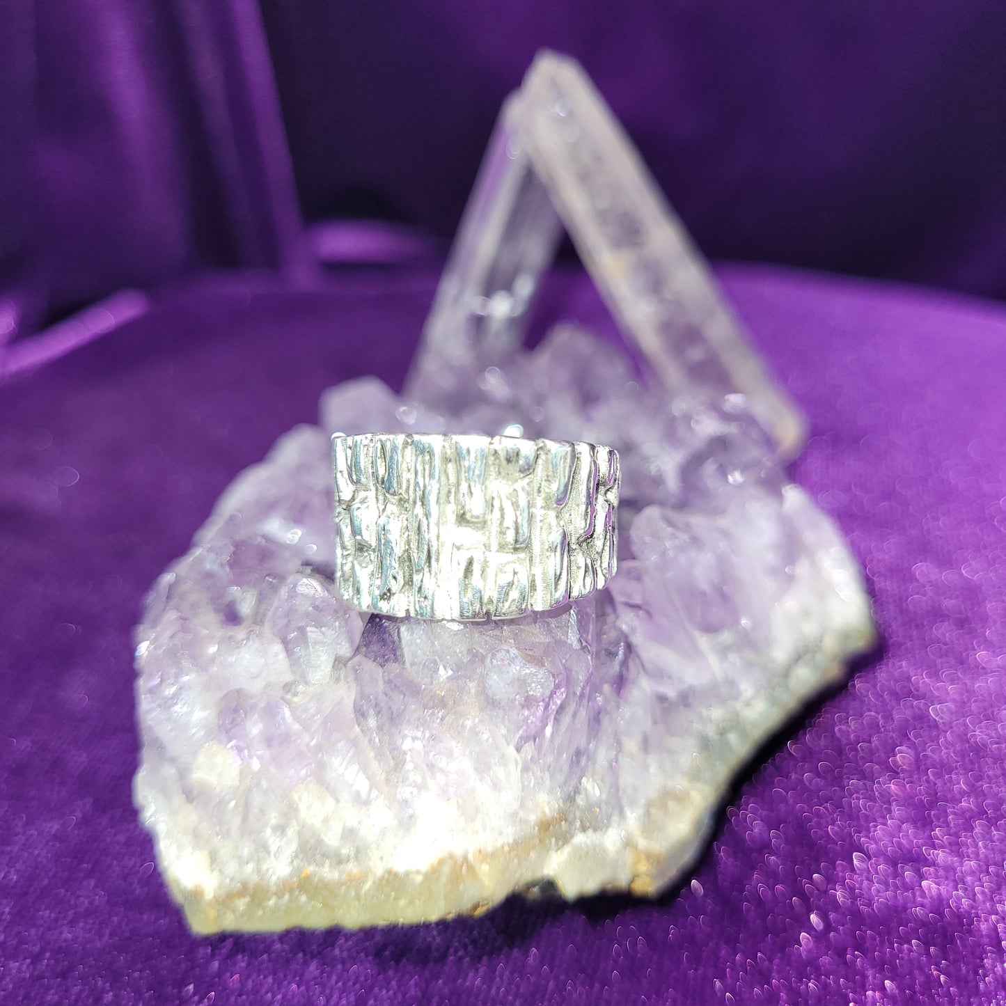 Strength & Protection Circle Casting Ring | Size 8 | Patterned Silver Band | 1/2" Tall