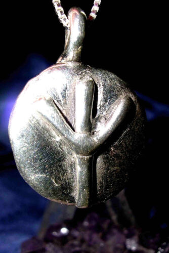 Elhaz Rune Pendant - Viking Symbol for Victory, Success & Justice round