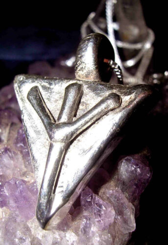 Elhaz Rune Pendant - Viking Symbol for Victory, Success & Justice triangle